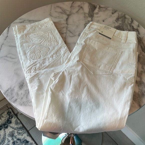Pants - Brand new White cropped pants